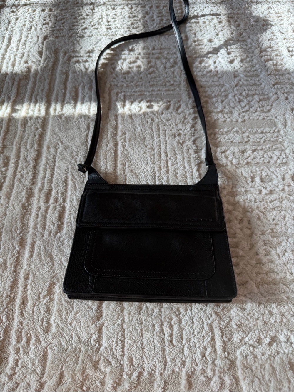 Fossil Classic Black Leather Crossbody Bag - Sleek Everyday Style